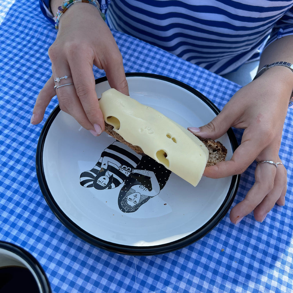 plate dots and stripes