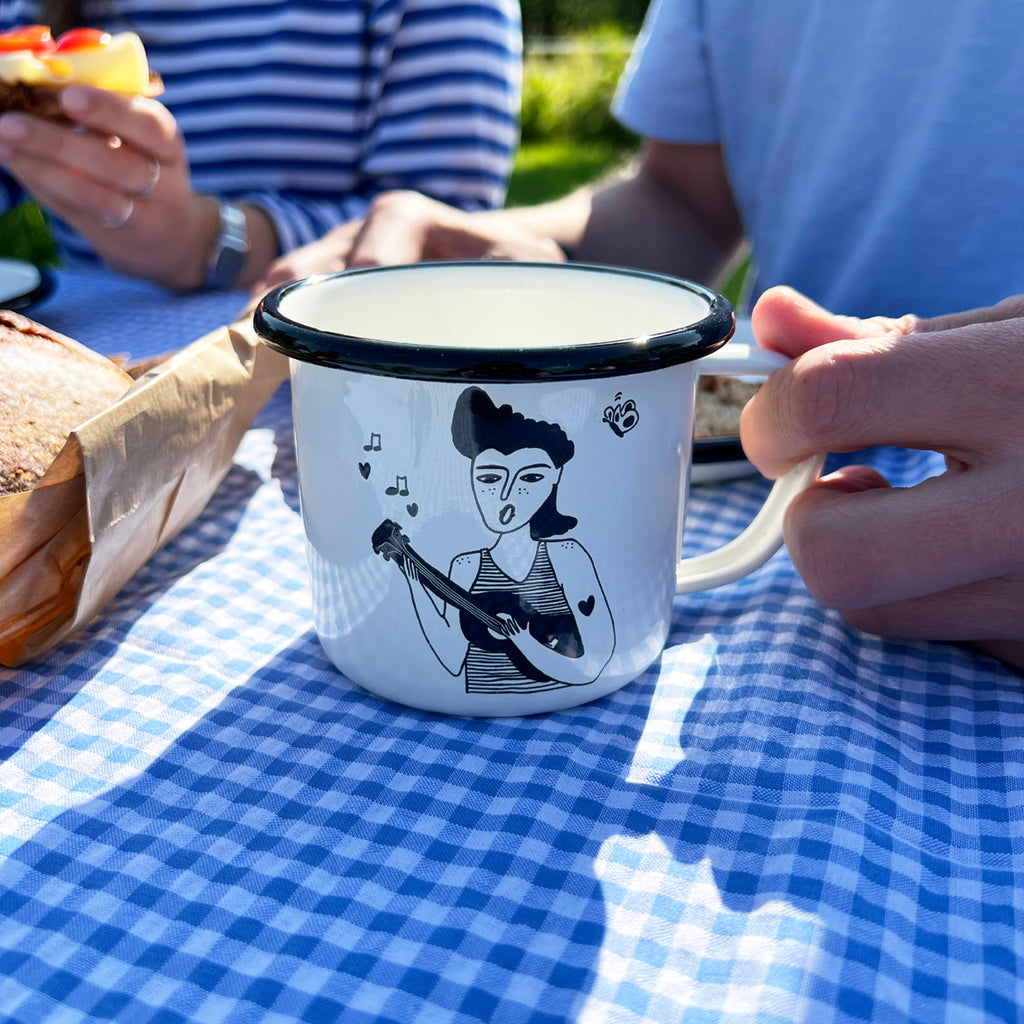 mug pete and his ukelele