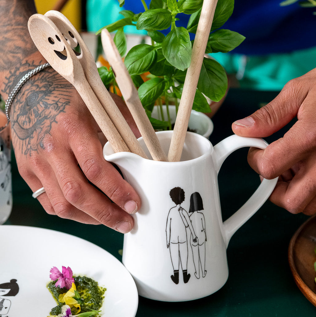 kleine kan naked couple back