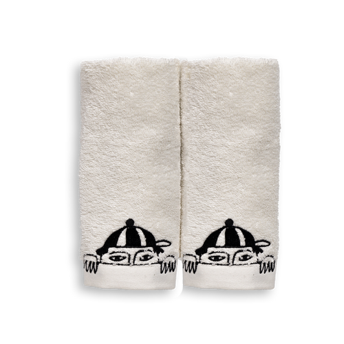 guest towel set peeking