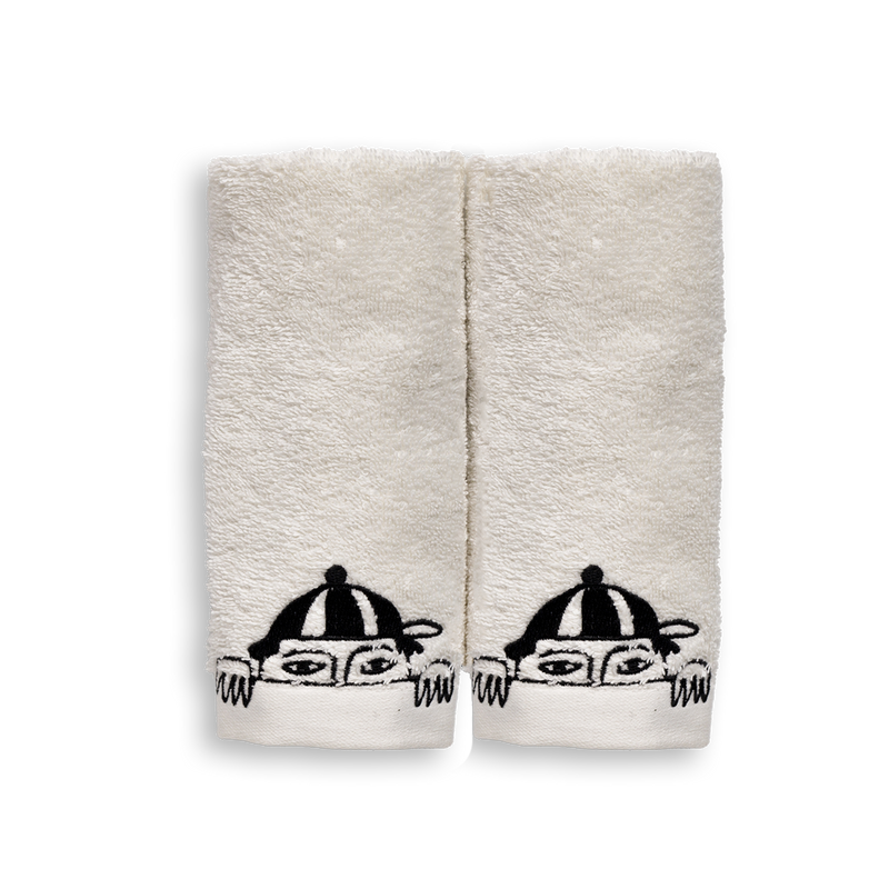 guest towel set peeking