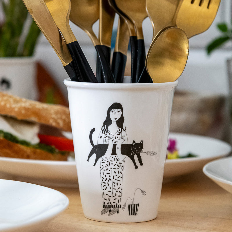 beker black cat
